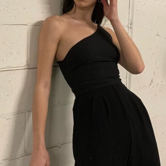 Asymmetric black crop top - Picture 3 of 3